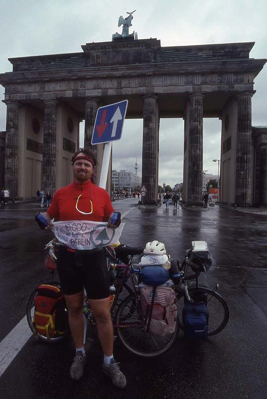 RWT 0374 377-16 Germany Brandenburg Gate.jpg